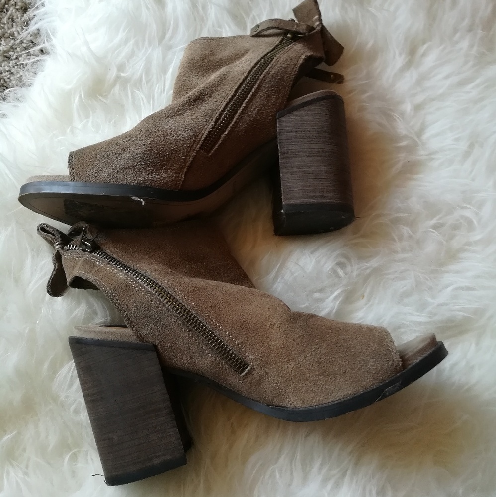Dolce Vita Suede Taupe Chunky Heels